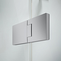 Стеклянная угловая душевая перегородка с распашной дверью и добором